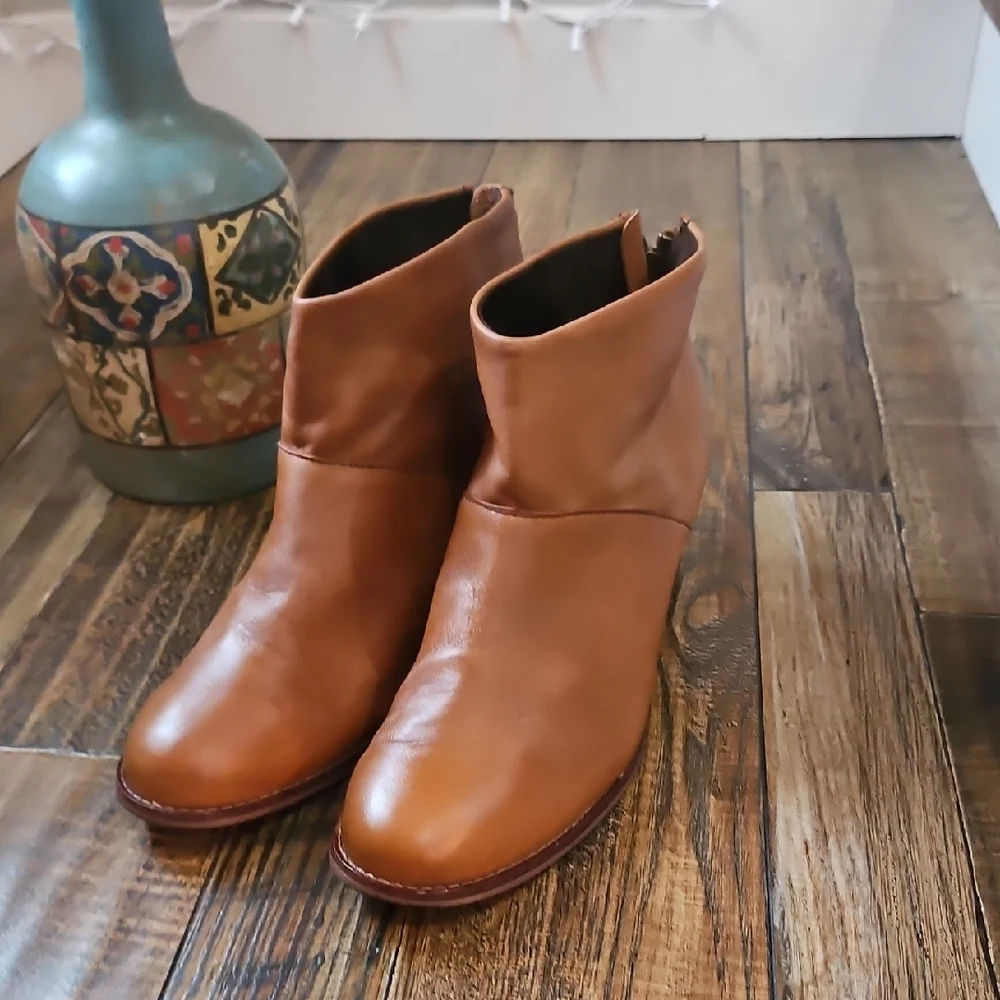 Toms Women's‎ Brown Leather Ankle Booties